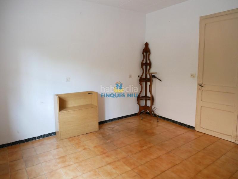 Foto 4f361703-836c-4b50-a31e-1c31bab74e28. Xalet amb xemeneia aparcament a Maçanet de la Selva poble Maçanet de la Selva