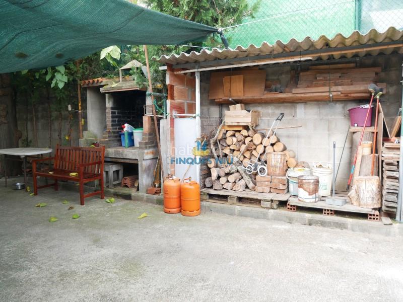 Foto 9f4ab645-b366-4bac-9401-e51542d9512a. Xalet amb xemeneia aparcament a Maçanet de la Selva poble Maçanet de la Selva