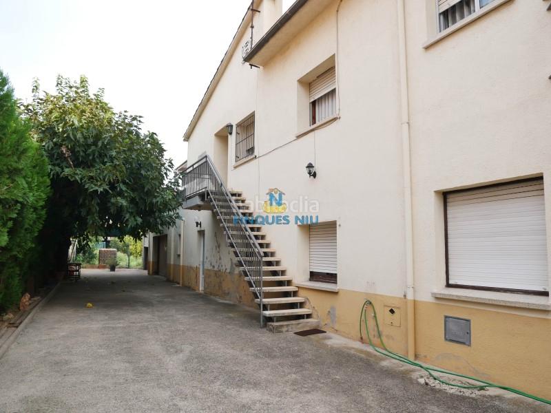 Foto aa63a719-0716-4fe2-83b1-674ad17d636e. Xalet amb xemeneia aparcament a Maçanet de la Selva poble Maçanet de la Selva