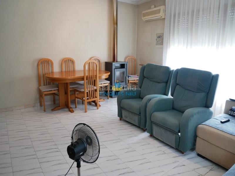 Foto cb11318f-6ddd-4c1f-b462-bd84a24e3278. Xalet amb xemeneia aparcament a Maçanet de la Selva poble Maçanet de la Selva