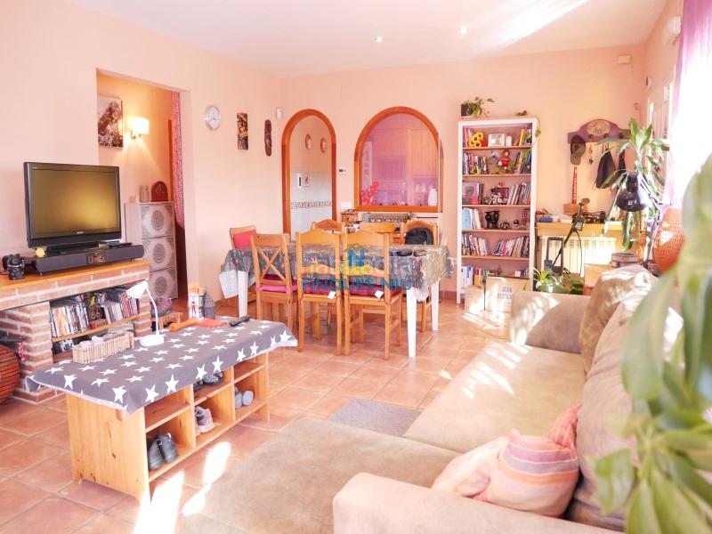 Foto 01fe8819-0d00-4105-81f0-2cd20753a2a8. Chalet avec cheminée chauffage parking piscine dans Vidreres