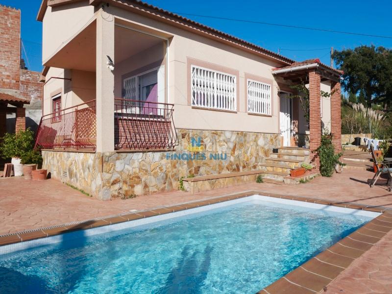 Foto 5a5fd1dd-c671-45ee-85c2-e4dd3d9843da. Chalet avec cheminée chauffage parking piscine dans Vidreres