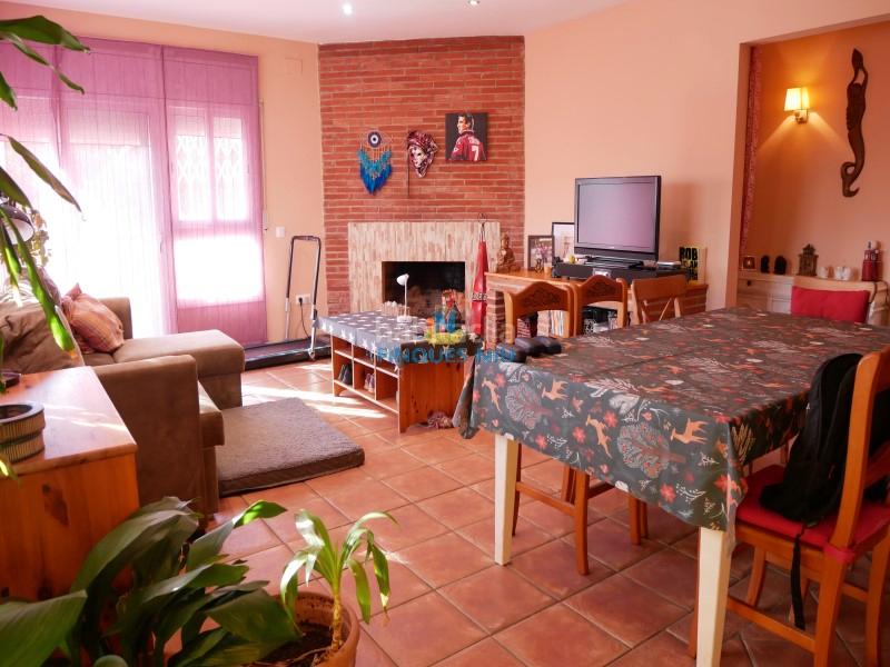 Foto 7c5c577f-41ca-42b4-a54b-a59a4fd92512. Chalet avec cheminée chauffage parking piscine dans Vidreres