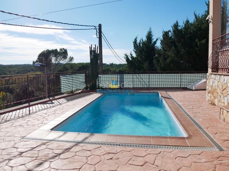 Foto e7a5d050-d8b3-4716-b932-126f48494e05. Chalet avec cheminée chauffage parking piscine dans Vidreres