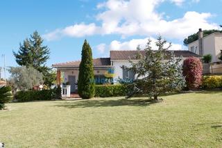 Chalet  Carrer sant roc. ?? acogedora casa en montbarbat – maçanet de la selva