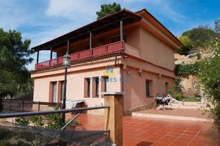 Chalet  Carrer sorra. Casa con 2 viviendas independientes en lloret residencial (costa