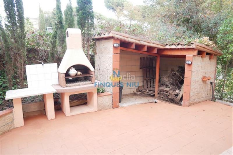 Foto c555639a-92e6-4aef-8bf8-ced53db48243. Chalet con camino parcheggio in La Goba Vidreres