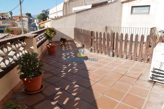 Maison  Carrer juli garreta. Encantadora casa de pueblo reformada en el corazón de sils.