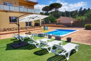 Chalet  Carrer del pedraforca. Casa con piscina privada en terrafortuna