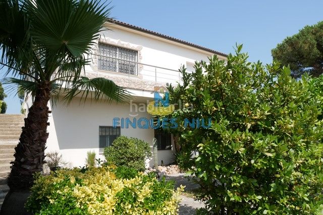 Foto 2913e3d2-bb49-4193-8019-50ae14401151. Xalet amb calefacció aparcament piscina a Lloret Residencial - Montlloret Lloret de Mar