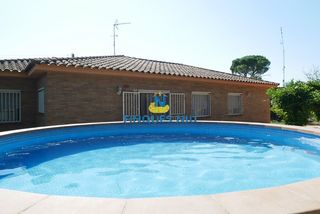 Chalet  Avinguda antonio machado. Casa en vallcanera sils