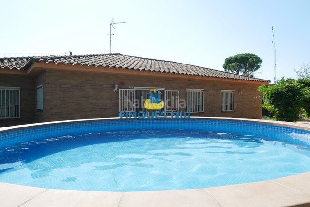 Foto 3b9d5852-2965-40bf-b5ac-6febb6ed7071. Xalet amb calefacció aparcament piscina a Sils
