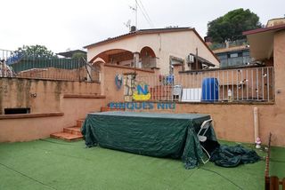 Xalet  Avinguda arbres. Casa con piscina en residencial parc maçanet de la selva