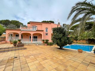 Casa a Volta de l´Ametller. Bonita casa con vistas al mar