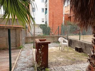 Casa a Tueda. Casa con patio y terraza