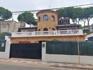 Xalet a Fenals. Chalet a pie del centro