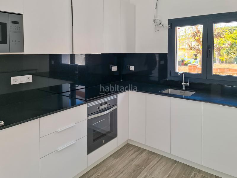 Foto a10ec8eb-7290-468e-aab4-b9286003ea59. Casa adossada amb calefacció aparcament piscina a Escala (L´)