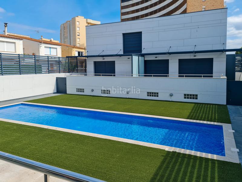 Foto c0779682-f2b9-4932-abad-9f768e45197b. Casa adossada amb calefacció aparcament piscina a Escala (L´)