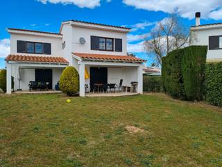 Xalet a Empúries. Conjunto de 2 casas en sant marti d’empuries a 1 minuto de la pl