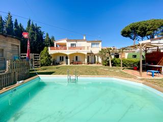Chalet en Carrer barcelona 42. Casa a 200 metros de la playa con  gran jardn y piscina