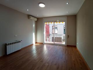 Casa aparellada a Carrer de cervantes 24. Casa reformada con garaje