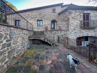 Xalet a Torre Valentina-Mas Vilar de La Mutxada-Treumal. Especatular casa de piedra con vistas a una punta de mar