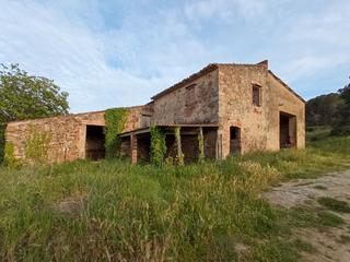 Masia a Carrer olivera 25. Masía  a rehabilitar del 1900 con 1.150 m2 construidos y 159.123
