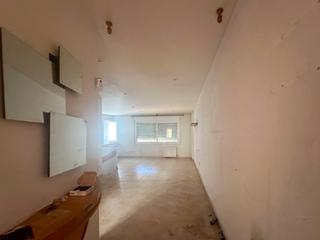 Duplex à Carrer riera vaquer 10. Oportunidad a reformar a 9 minutos a pie de la playa, ascensor y