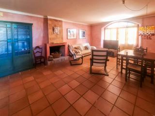 Casa a Travessia migdia 14. Casa de pueblo del 1900 en perfecto estado en el centro de albon