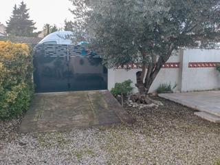 Xalet a Carrer fitora 38. Casa reformada a pie de la playa de riells de la escala