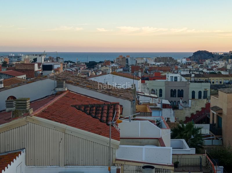 Foto 877fe4d3-0f7f-4946-accf-279da13c110c. Casa amb xemeneia a Eixample Sant Feliu de Guíxols