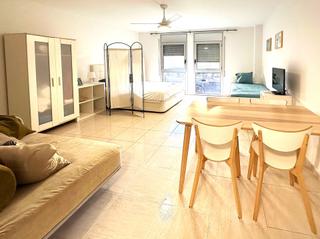 Studio  Carrer lópez i puigcerver. Estudio en planta baja a 1 minuto de la playa en segunda línea d