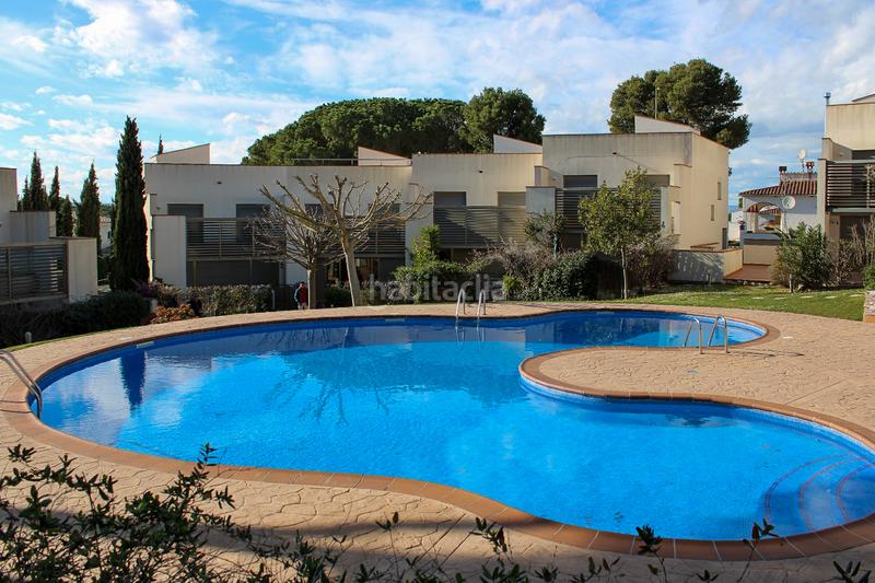 Foto c3345656-68c2-4065-9147-5dd9a9decf8d. Casa adosada ?? casa contemporània amb piscina a 800 metres de la plat-ja en Escala (L´)
