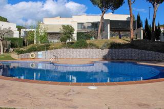Casa adossada  Carrer daró. ?? casa contemporània amb piscina a 800 metres de la plat-ja
