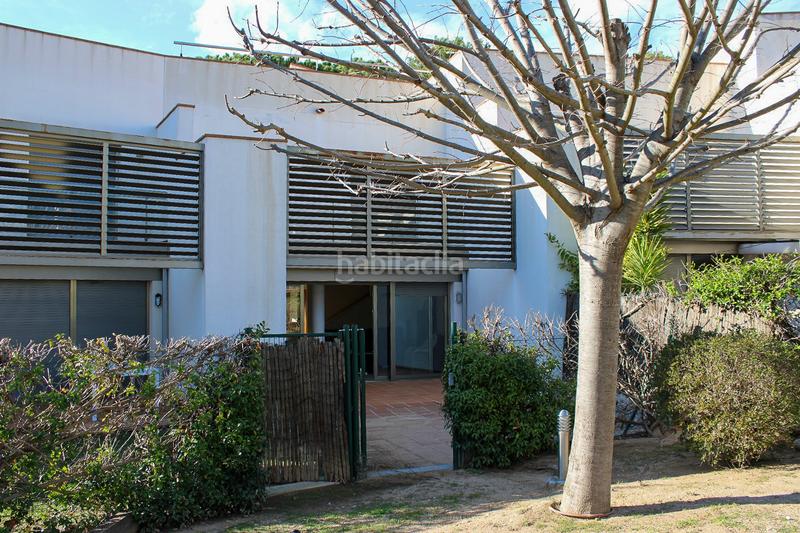 Foto cb29fdb5-cdfb-4040-8f1f-3c6fdd87dd6a. Casa adosada ?? casa contemporània amb piscina a 800 metres de la plat-ja en Escala (L´)
