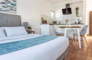 Studiowohnung  Carrer roses 2. Precioso estudio reformado a 150 metros de la playa
