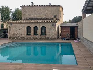 Xalet  Ronda d'orient. Precioso chalet rústico contemporáneo con jardín, piscina y jacu