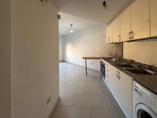 Pis  Carrer almogàvers. Piso del 2008 con balcón y ascensor en zona tranquila de olot