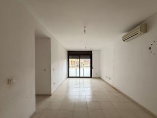 Etagenwohnung  Carrer almogàvers 2. Piso del 2008 con balcón y ascensor en zona tranquila de olot