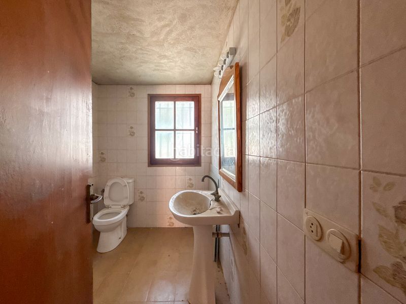 Foto 1df0450c-d0ee-4bf7-8e03-2346a9c9d404. Casa adosada casa de pueblo pareada con jardín privado y gran potencial de reforma en Castell d´Aro