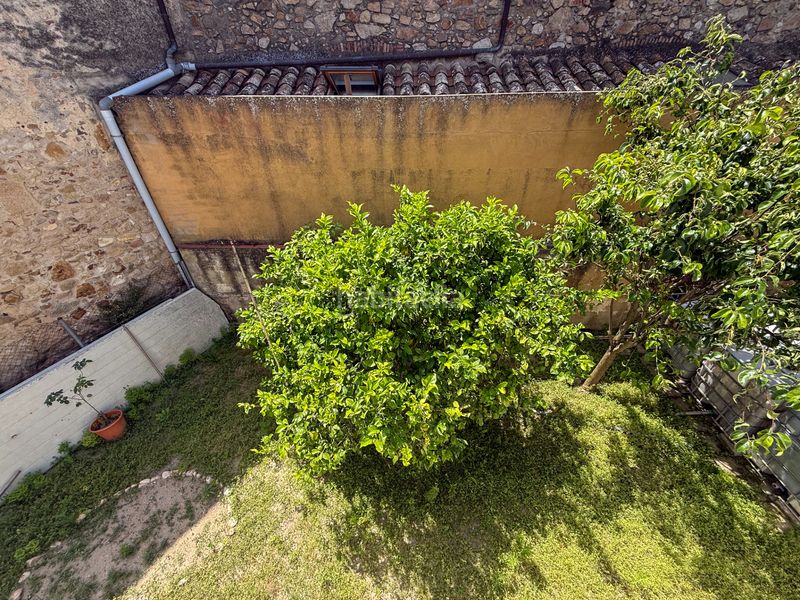 Foto 1fe26842-2067-4b88-98cf-165bb75fc127. Casa adosada casa de pueblo pareada con jardín privado y gran potencial de reforma en Castell d´Aro