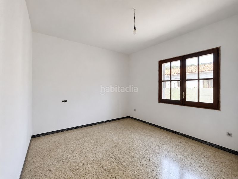 Foto c1ce37ed-3582-42fa-a1d4-433b9ca1199c. Casa adosada casa de pueblo pareada con jardín privado y gran potencial de reforma en Castell d´Aro