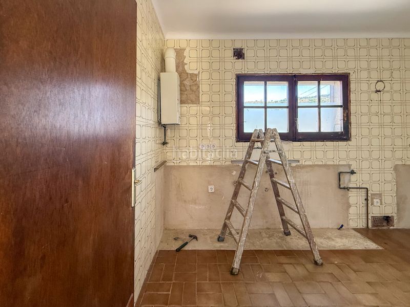 Foto f4b16533-8707-428e-9afd-4767f00e8ad7. Casa adosada casa de pueblo pareada con jardín privado y gran potencial de reforma en Castell d´Aro