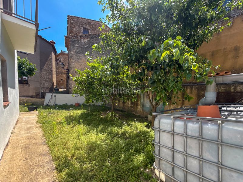 Foto ffe037a8-b7aa-4bbd-acee-208d59f747f3. Casa adosada casa de pueblo pareada con jardín privado y gran potencial de reforma en Castell d´Aro
