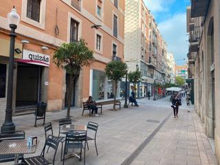 Miete Geschftsraum  Carrer d'august. Local alquiler en zona comercial