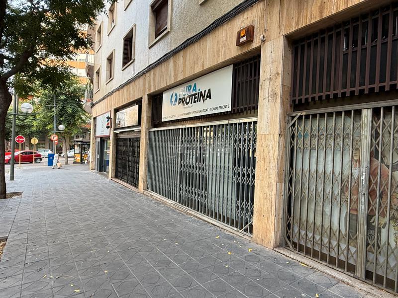 Foto 0e0bd4cf-96a8-4a9a-809c-be17863bc084. Alquiler local comercial local planta baja - escaparate de 5metros lineales - 2 estancias separadas - 1 aseo - aabb - disponible a partir de 15 de enero en Tarragona