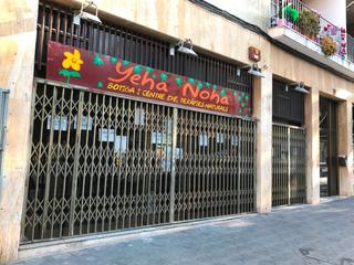 Location Local commercial à Eixample. Local planta baja -  escaparate de 8 metros lineales - 2 estanci