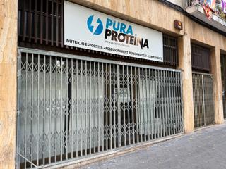 Lloguer Local Comercial a Eixample. Local planta baja -  escaparate de 5metros lineales - 2 estancia