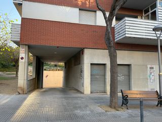 Aparcament cotxe  Avinguda dels països catalans. Parking  - facil acceso
