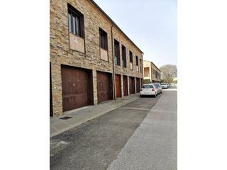 Casa pareada en Parlavà. Casa adosada en venta en parlavà